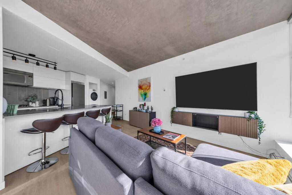 Skyview, 40Th Floor! 2Br Condo In Downtown וונקובר מראה חיצוני תמונה