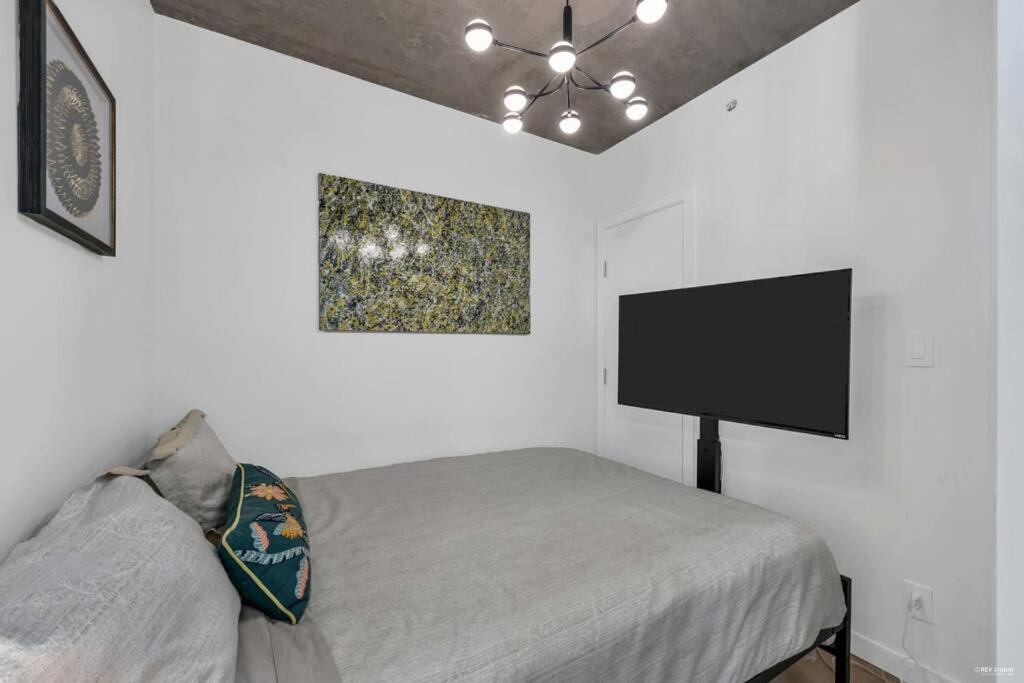 Skyview, 40Th Floor! 2Br Condo In Downtown וונקובר מראה חיצוני תמונה