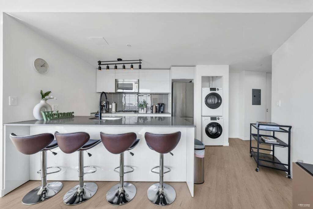 Skyview, 40Th Floor! 2Br Condo In Downtown וונקובר מראה חיצוני תמונה